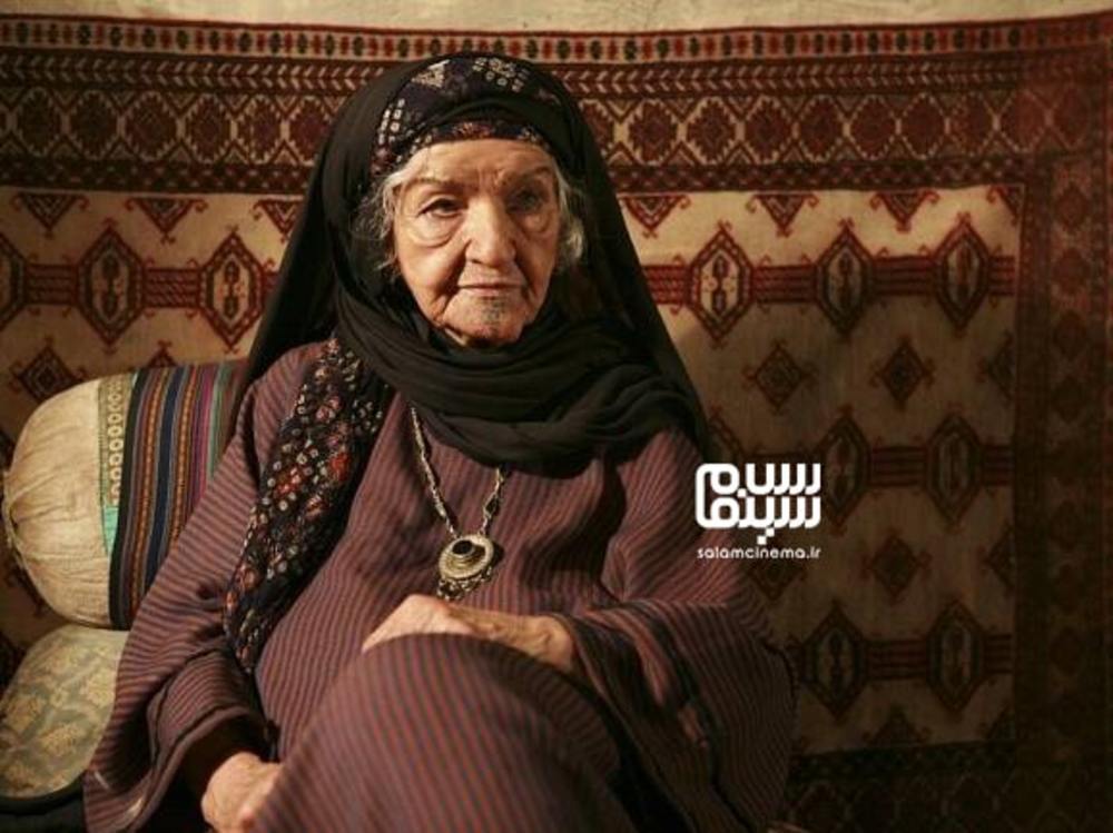 فیلم اجرای موسیقی سریال «مختارنامه» در کنار مقبره یک شهید گمنام
