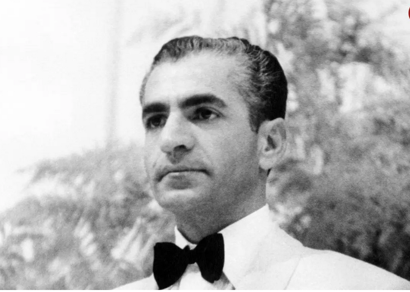 سفر در زمان؛ «محمدرضا پهلوی» با سبیل و بعد ترور در 29 سالگی؛ سال 1327