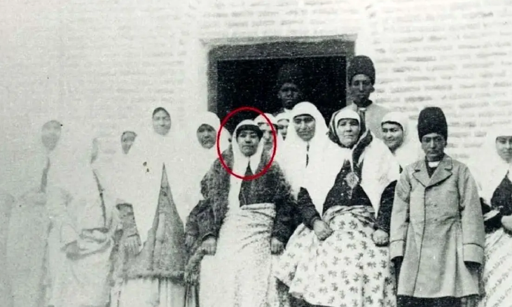 سفر در زمان؛ ژست خاص «امینه اقدس» همسر صیغه ای و بانفوذ ناصرالدین شاه