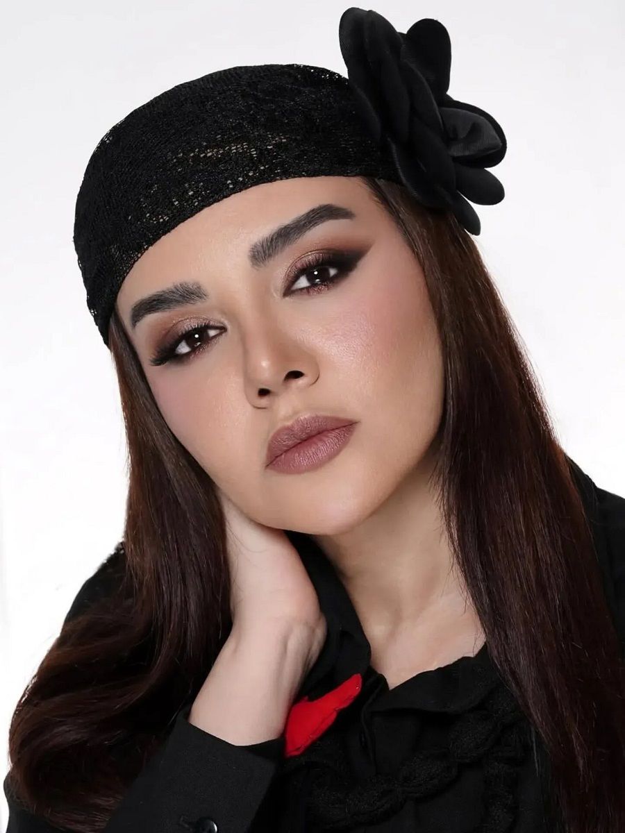 استایل ندا قاسمی با شلوار راهراه 2