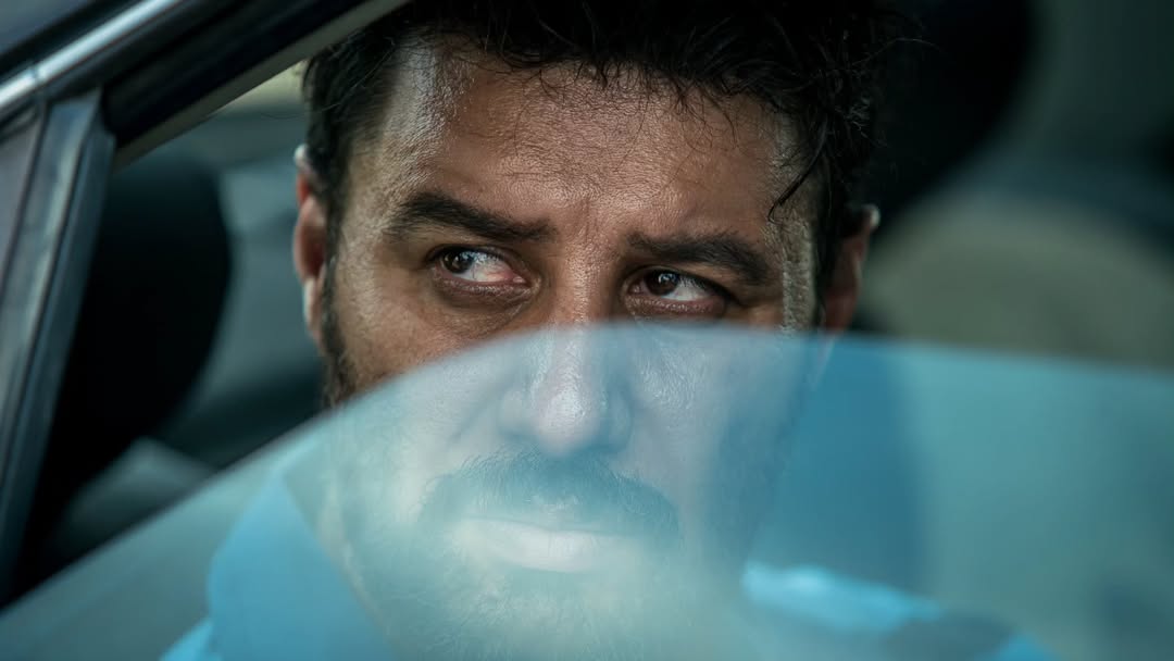 تصاویری از نقش‌آفرینی و میمیک‌های چهره جواد عزتی در قسمت 6 سریال وحشی