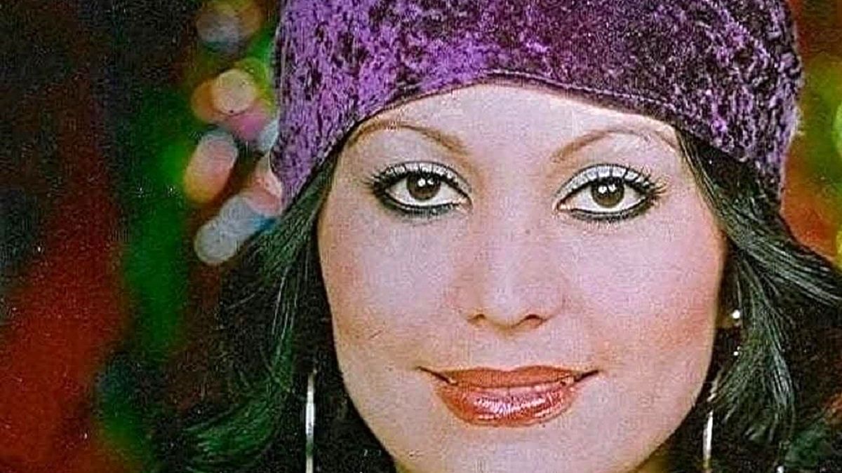 عکس| سفر در زمان؛ «سیمین غفاری» در کنار بیک ایمانوردی و عزت الله رمضانی فر؛ سال 1350