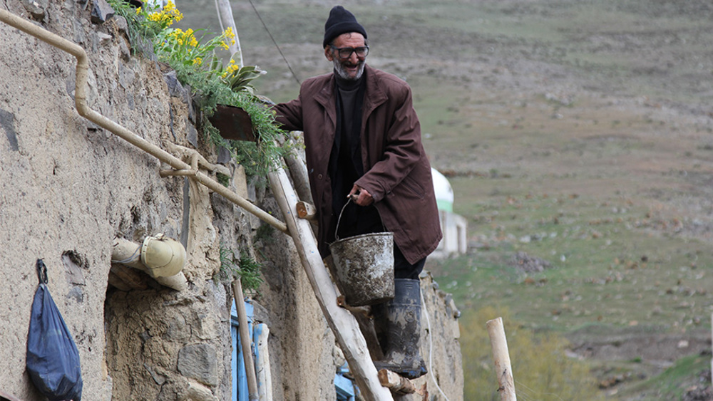 نمایی از فیلم «پیرمردها نمی میرند»