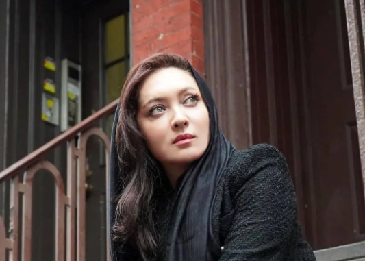 سفر در زمان؛ «نیکی کریمی» در پشت صحنه پنجمین فیلم اش؛ سال 73