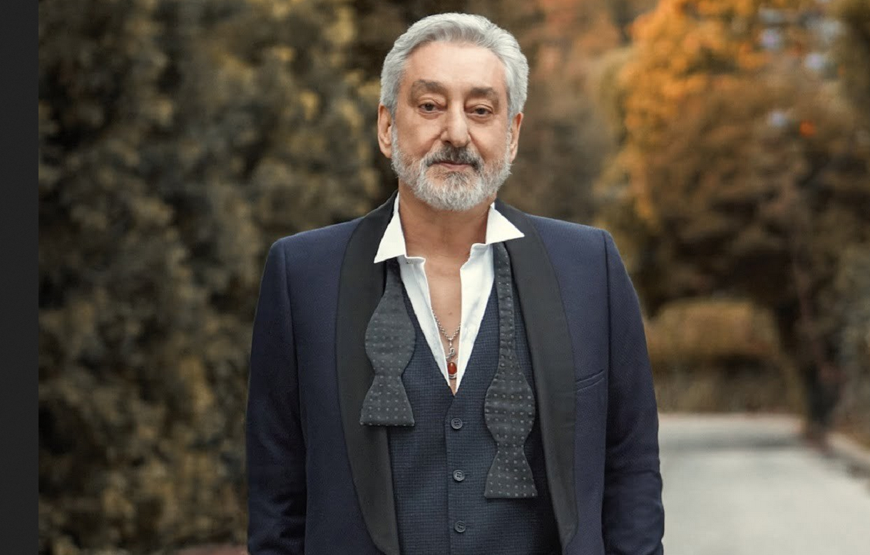 عکسی شکار شده از بهرام رادان و پسر ابی در خارج