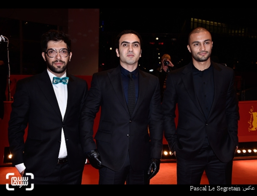 احسان گودرزی، امیر جدیدی و همایون غنی زاده در فرش قرمز فیلم «اژدها وارد میشود!» در شصت و ششمین جشنواره فیلم برلین