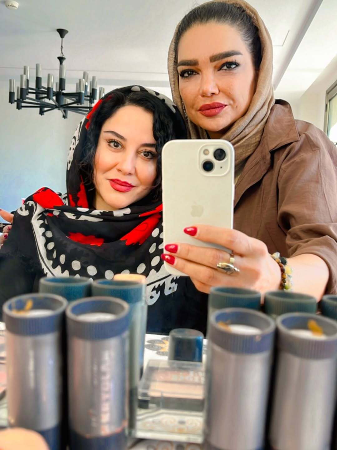 عکس جذاب آشا محرابی با روسری سنتیِ کردی