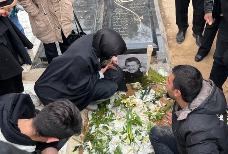 رضا رویگری در قطعه هنرمندان آرام گرفت