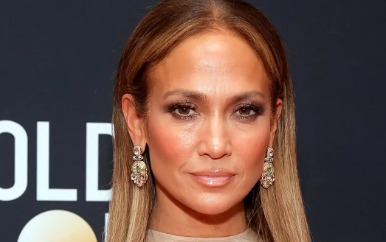 سفر در زمان؛ «جنیفر لوپز» در پشت صحنه فیلم «کافی» در کالیفرنیا؛ سال 1380