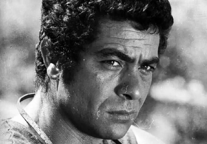 سفر در زمان؛ «بهروز وثوقى 31 ساله» در نمایی از فیلم تنگه اژدها؛ سال 47