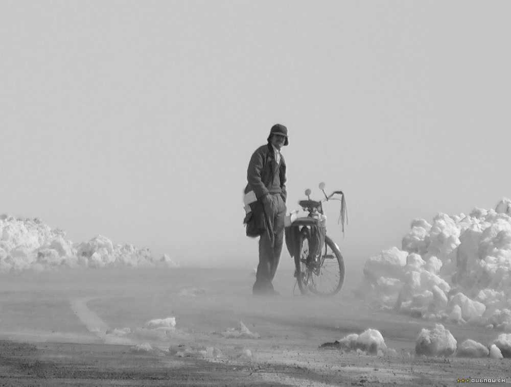 نمایی از فیلم سینمایی «چند کیلو خرما برای مراسم تدفین»