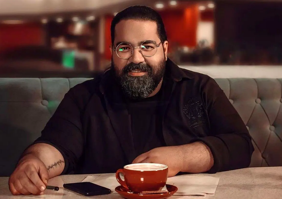 باورتان می شود این مرد جوان پدر رضا صادقی است؟ + عکس