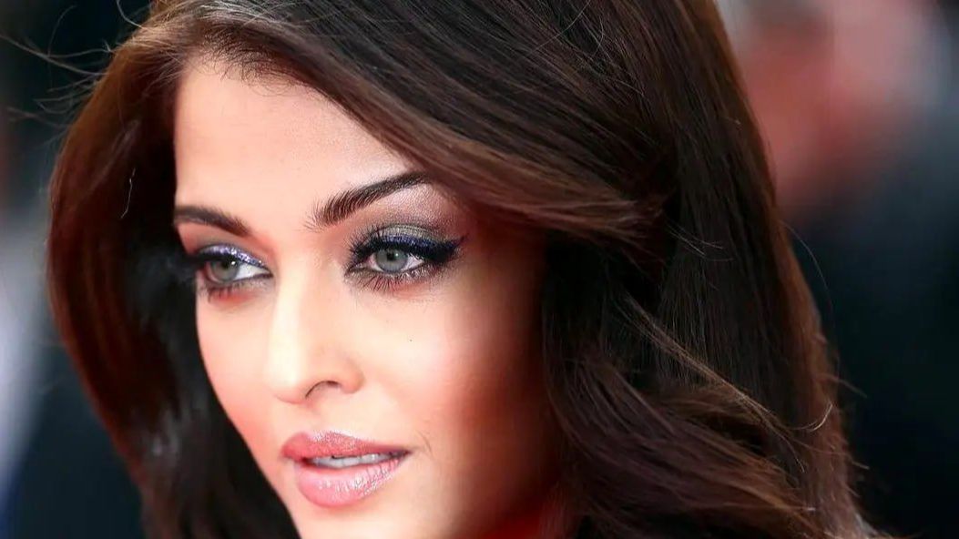 نگاهی به چیدمان خانه کاخ مانند و دوبلکس آیشواریا و همسرش آبشیک باچان