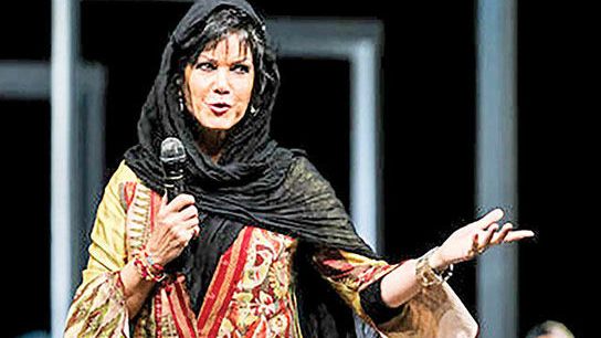 درگذر زمان؛ فریم ناب از زوجِ هنری، فرزانه کابلی در کنار هادی مرزبان سال ۹۵