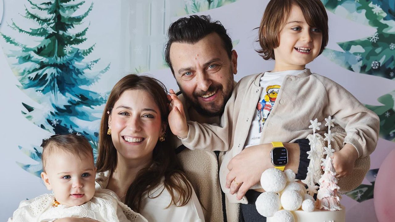 تصاویر جدید هازال کایا بازیگر عشق ممنوع به همراه دخترش کنار دریا