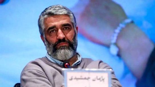 هم‌میهن: پژمان جمشیدی و شاکی‌اش را محاکمه کنید