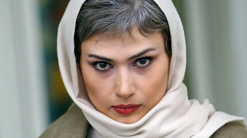 سفر زمان؛ چهرۀ «لادن مستوفی» 43 ساله در «یک دزدی عاشقانه»؛ سال 94