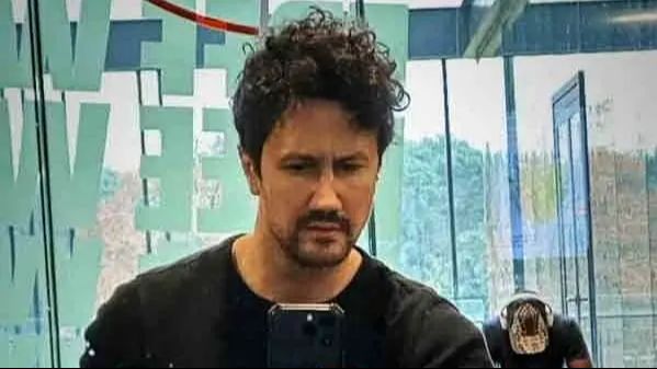 عکس/ وقتی شاهرخ استخری هیکل ورزشی خودشو جلوی آینه باشگاه به رخ میکشه