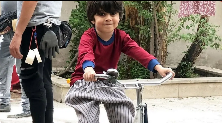 سفر در زمان؛ «رایان سرلک» در کنار «پژمان جمشیدی» در پشت‌صحنه «زیرخاکی»