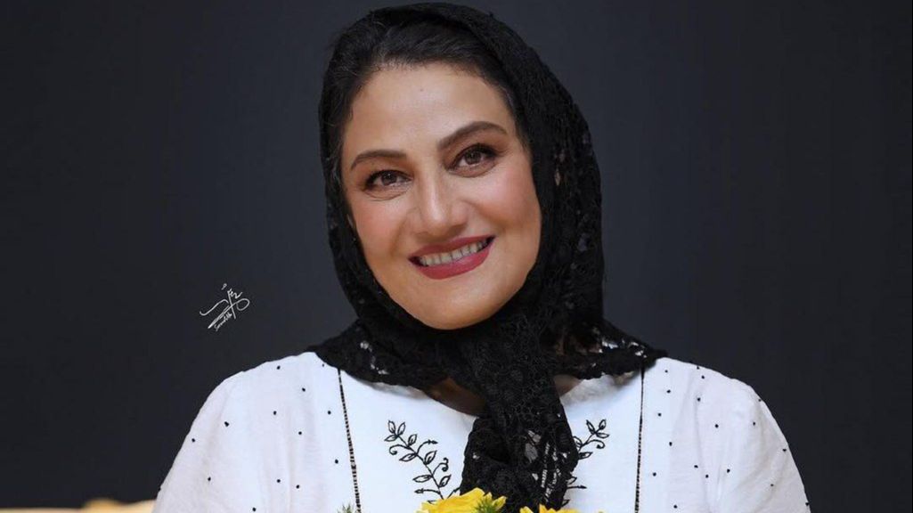 عکس جذاب شبنم مقدمی در یک کافه