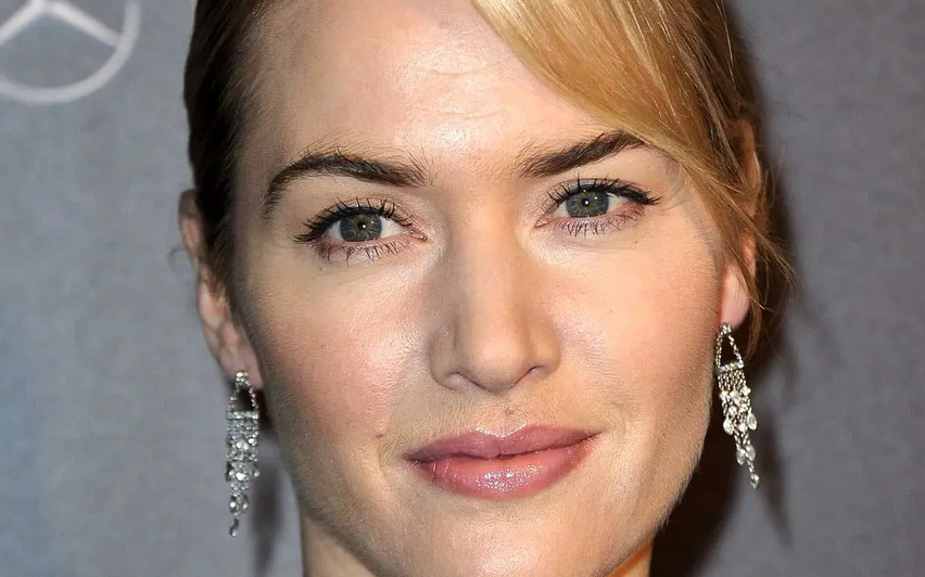 سفر در زمان؛ «رز فیلم تایتانیک» در حال قدم زدن در لس آنجلس؛ سال 1383