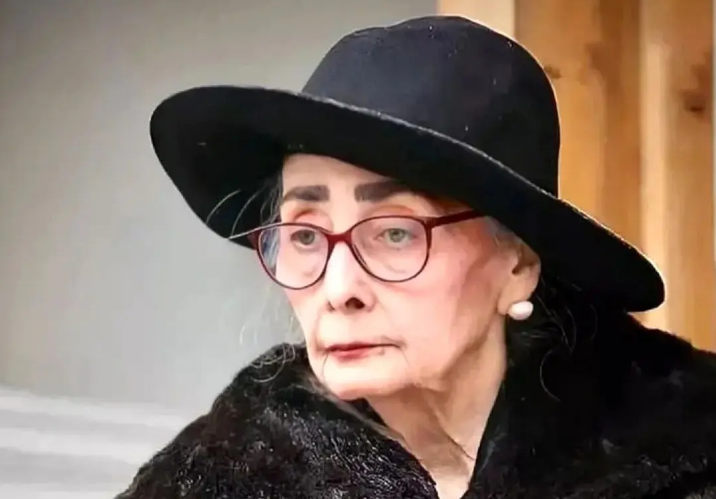 سفر در زمان؛ «کتایون امیرابراهیمی» در 32 سالگی و در پشت صحنه یک فیلم؛ سال 1350