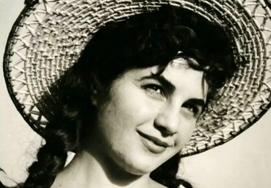 سفر در زمان؛ «فرانک میرقهاری» بازیگر قبل انقلاب در 77 سالگی و در کالیفرنیا؛ سال 1400