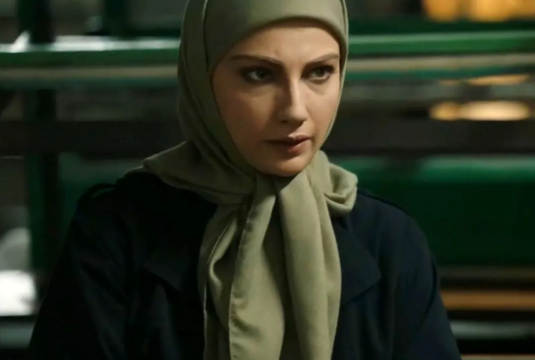 سفر در زمان؛ «آذر» سریال دو نیمه ماه در جشن تولد 32 سالگی اش؛ سال 1402