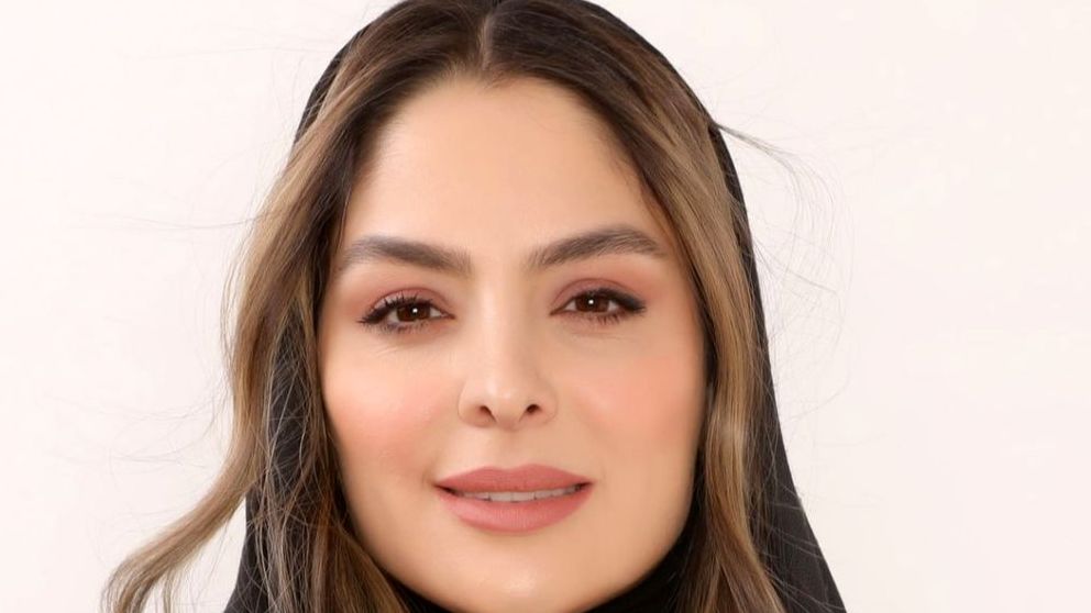 عکس روز| خوشگذرانی مارال بنیآدم در کنار دریا با این استایل عجیب