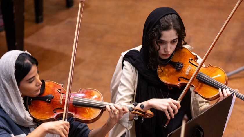 ارکستر نوجوانان پایتخت روی صحنه میرود