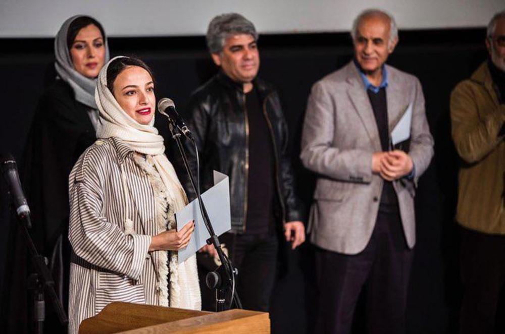 ندا جبرائیلی برنده جایزه بهترین بازیگر زن جشنوارهی دَه برای بازی در فیلم «در بین»