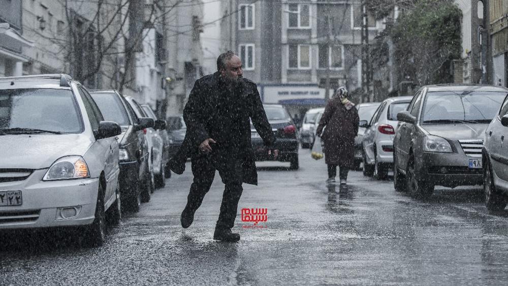 جواد عزتی در صحنهای از فیلم «مرد بازنده» به کارگردانی محمدحسین مهدویان