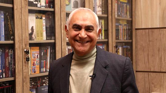 در گذر زمان/ تصویر ناصر ممدوحِ 35 ساله کنار گوگوش در فیلم