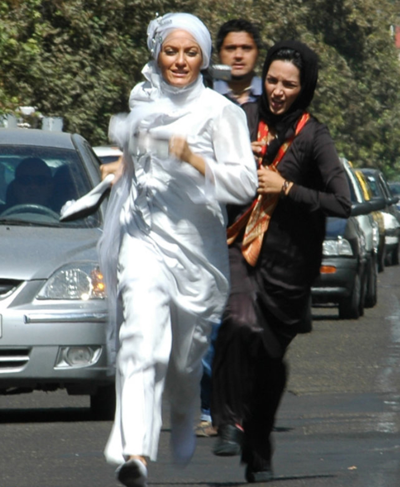 مهناز افشار و خاطره اسدی در نمایی از فیلم شبانه روز