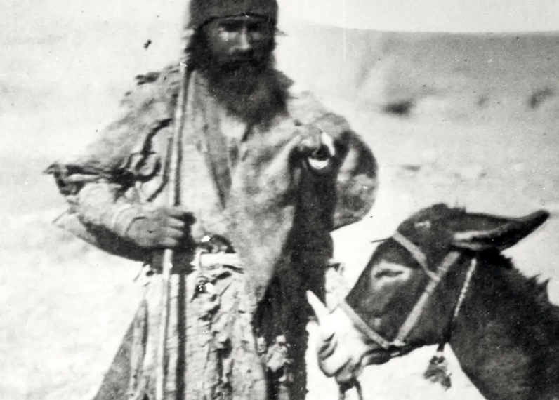 سفر در زمان؛ خانوادۀ قحطی‌زدۀ ایرانی در زمان ناصرالدین شاه