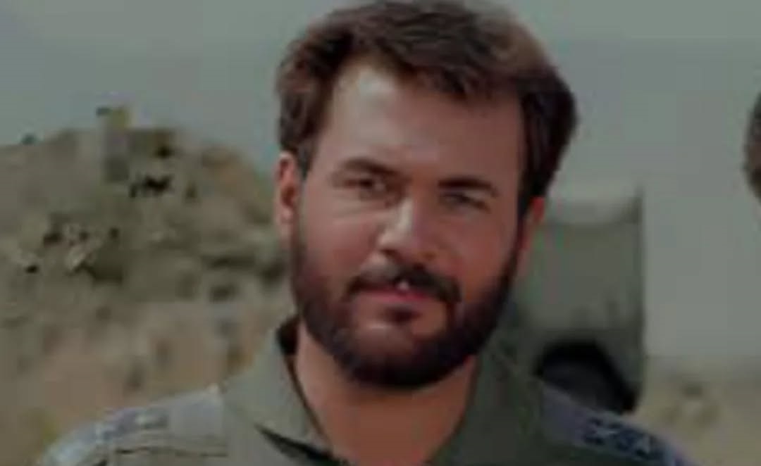 محمد جوزانی بازیگر نقش شهید شیرودی در سریال سیمرغ در کنار خواهر این شهید