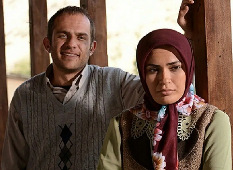 سفر در زمان؛ «دنیا» 11 سال بعد سریال گذر از رنج ها در یک کافه در لندن