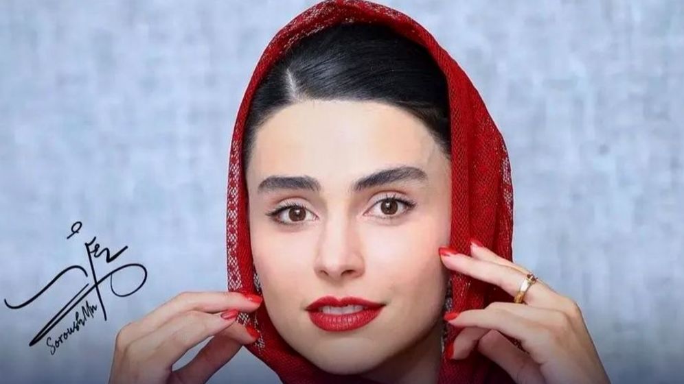 استایل| جنجال لاله مرزبان با استایل جدیدش ؛ترکیب شلوار توری و کت چهارخانه عجب خاص شده!