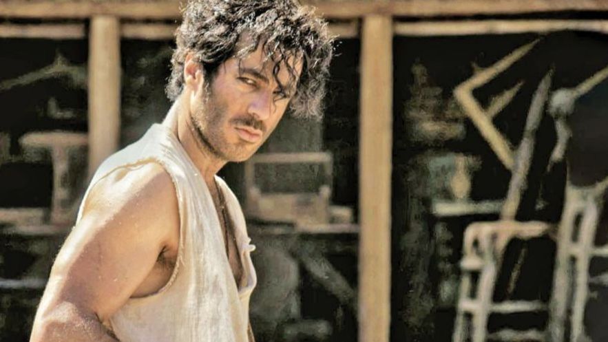 بیوگرافی نوید پورفرج بازیگر کراش سریال بامداد خمار