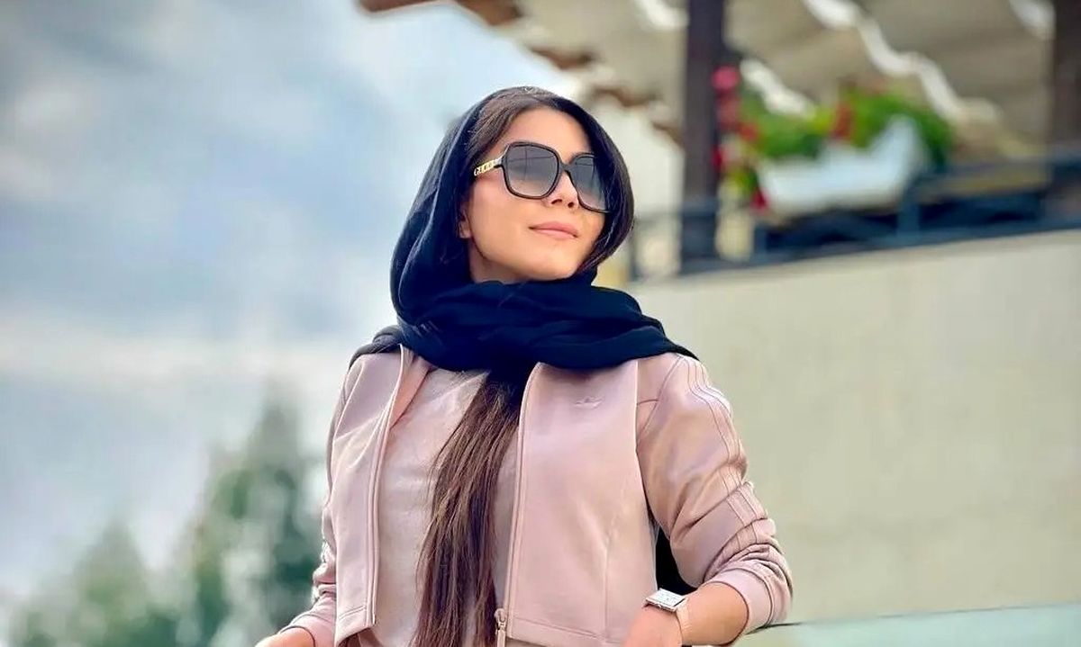 سفر در زمان؛ آزاده زارعی ستاره آوای باران در کنار خانوادهاش