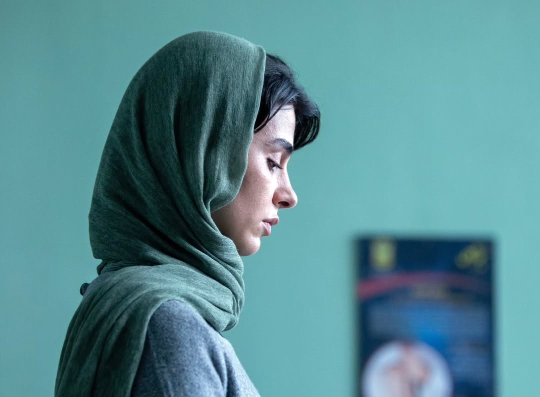 تصاویری از نقش‌آفرینی احساسی و غم‌انگیز لاله مرزبان در نقش آبان