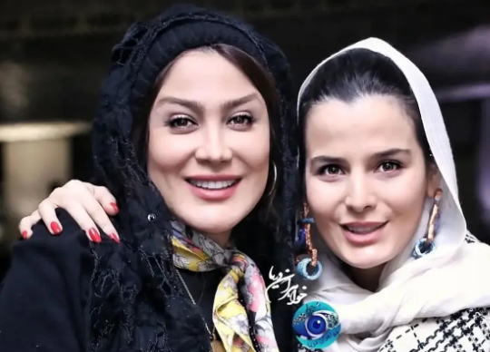 سفر در زمان؛ تیپ و چهرۀ «طلا» (سریال سوجان) در مراسم اکران «سلفی با رستم»