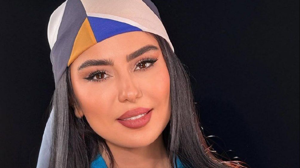 کافه رنگی و راهرو سنگی؛ شوآف زندگی لوکس خانم بازیگر در خارج!