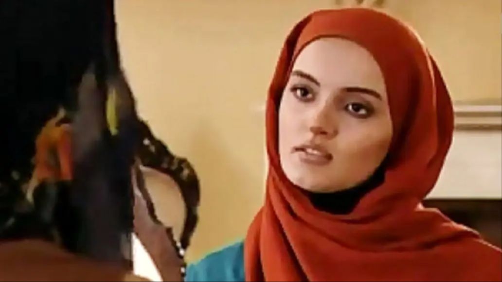 نگاهی به چیدمان منزل شاهانه و مجلل نیلوفر پارسا «بیتای آوای باران» و همسر هنرمندش، میلاد اسداللهی/ از مبلمان مدرن و دیوار کوب تا تابلو هنری و پنجره بزرگ رو به طبیعت...