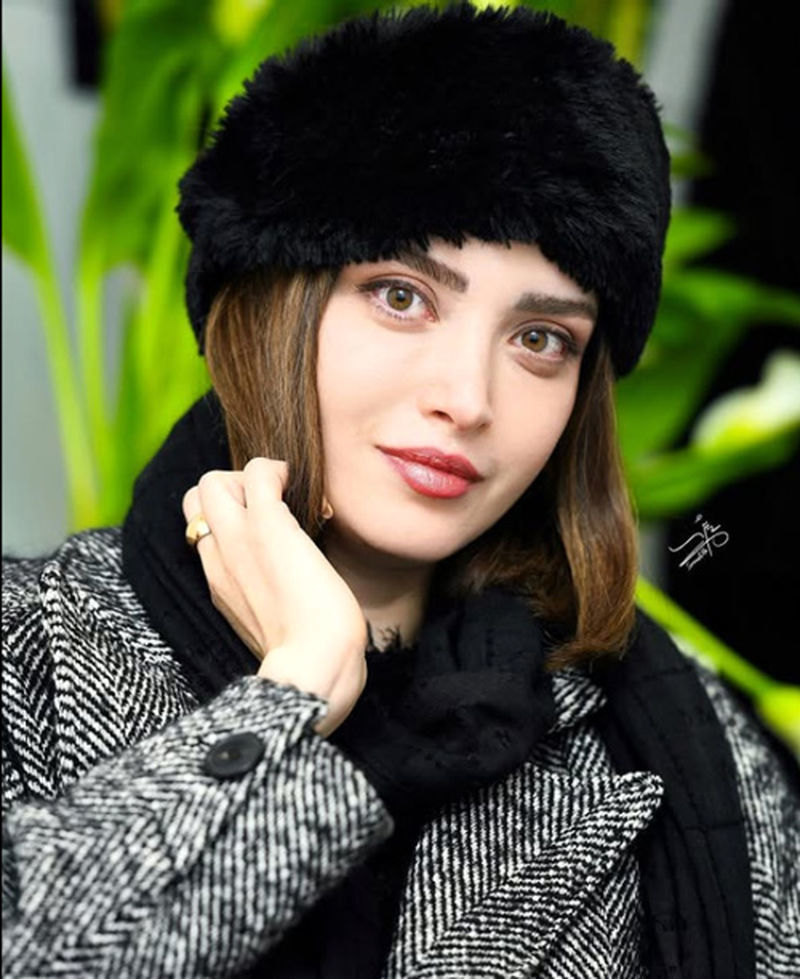عکس یادگاری بهنوش طباطبایی و دانشجوهایش