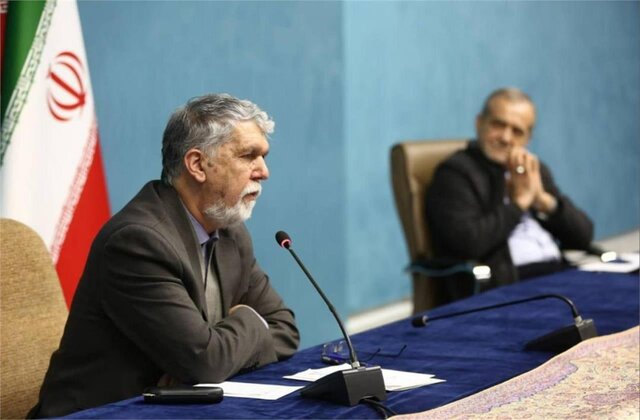 دیدار اعضای شورای سیاستگذاری جشنوارههای فجر با رئیس جمهور