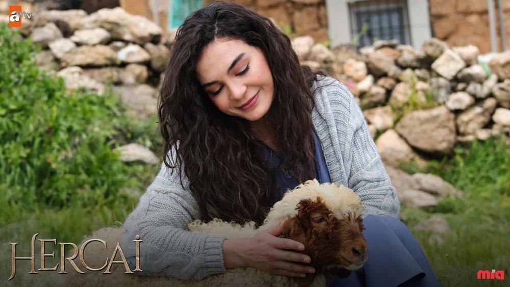 ابرو شاهین در سریال «تردید» (Hercai)