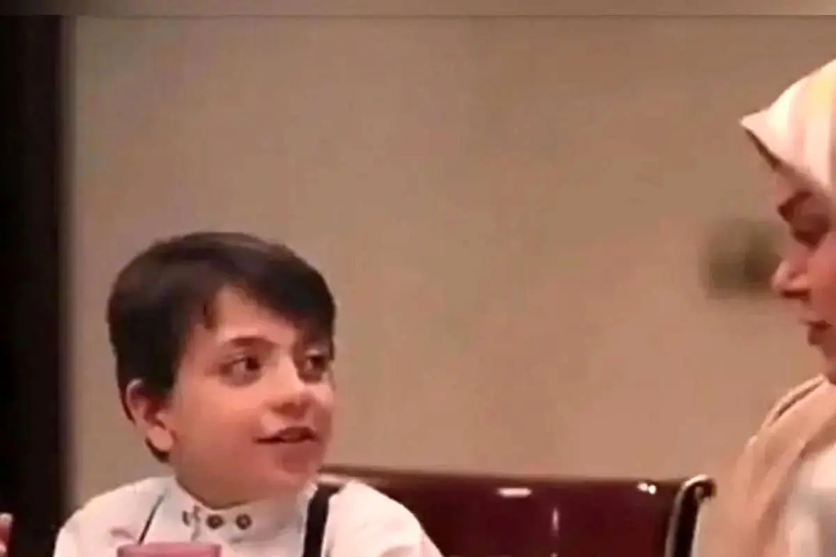 «علی ثروتیان» (سریال آنام) و برادر دوقلویش در ۱۶ سالگی در کنار «پرواز همای»