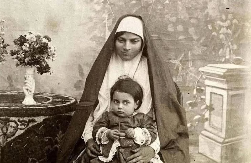 پرترهای دیدنی از مادر و دختر ایرانی در دوران قاجار! + عکس