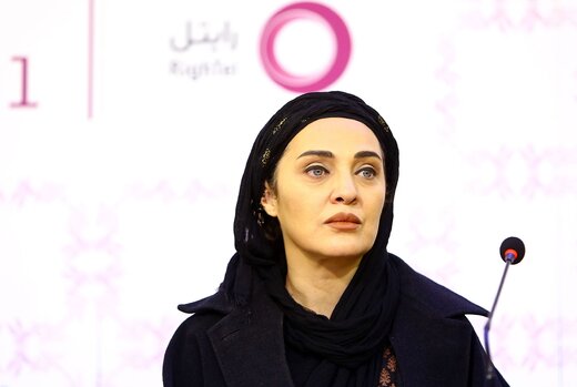 رویا نونهالی ۳۹ ساله در پشت‌ صحنه یک فیلم در کنار مهدی فخیم‌زاده؛ سال ۱۳۸۲/ عکس